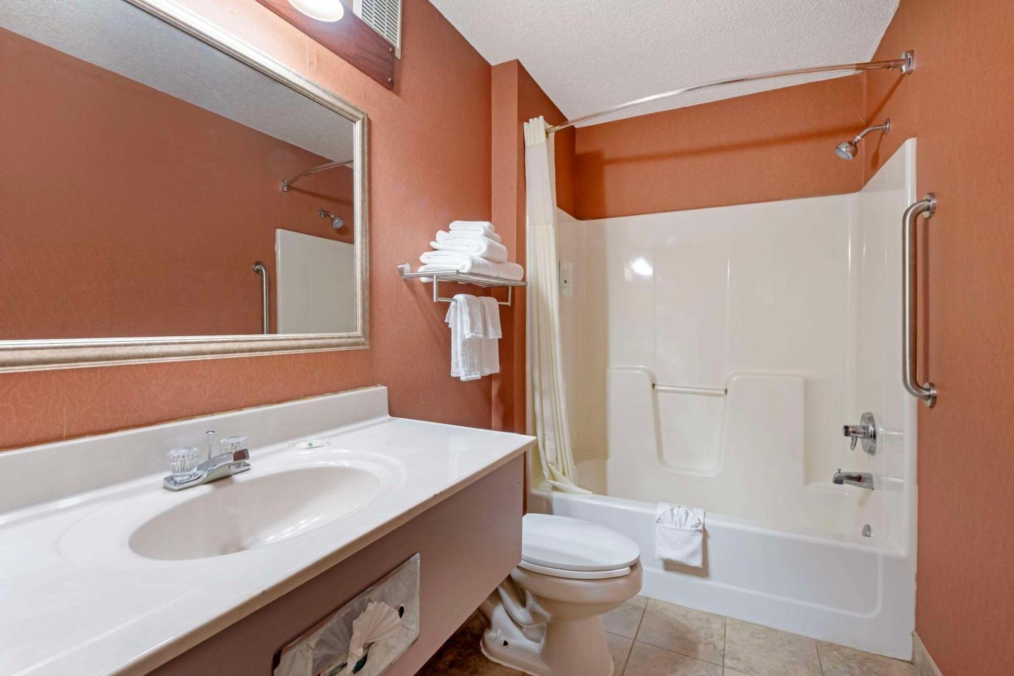 Quality Inn Bemidji Bagian luar foto