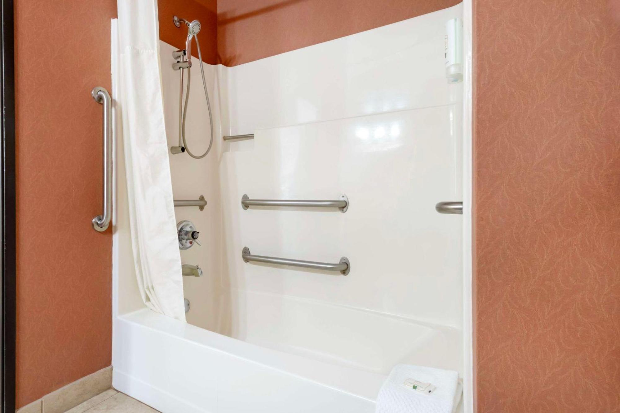 Quality Inn Bemidji Bagian luar foto